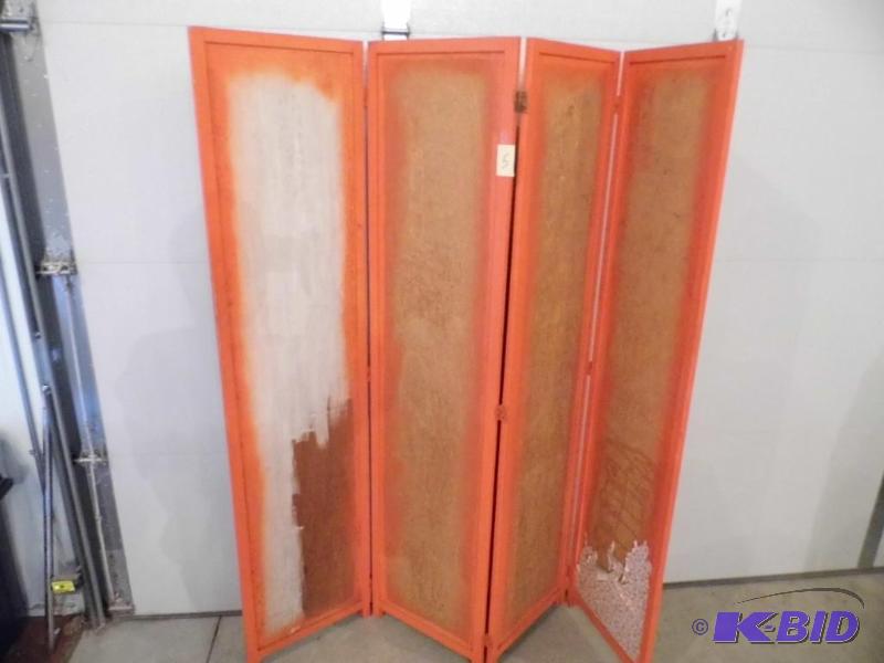 lot 5 image: 4 Panel Wood Divider