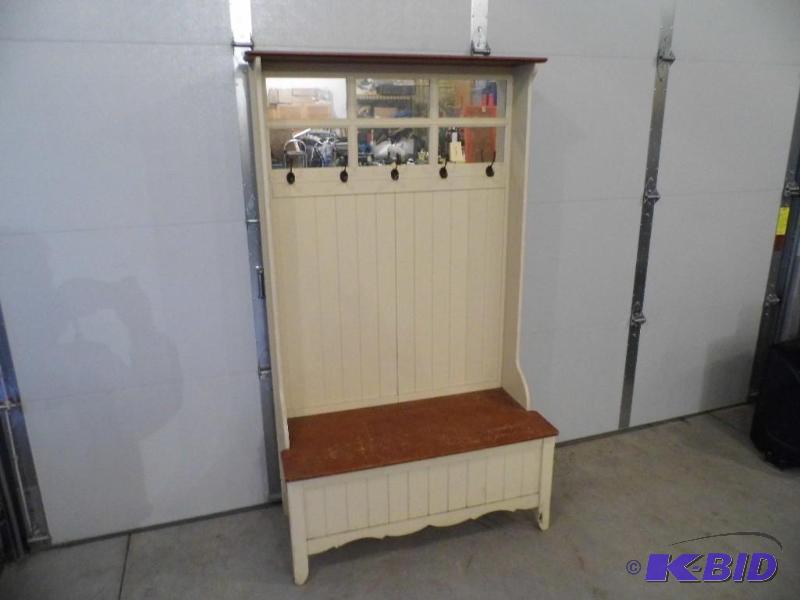 lot 7 image: Hall Tree Bench