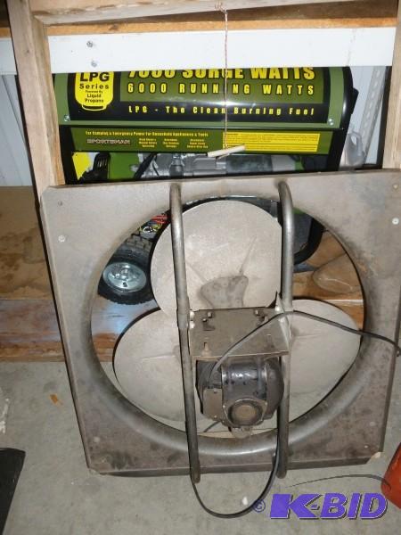 Approx. 30&quot exhaust fan. Appears to be i...