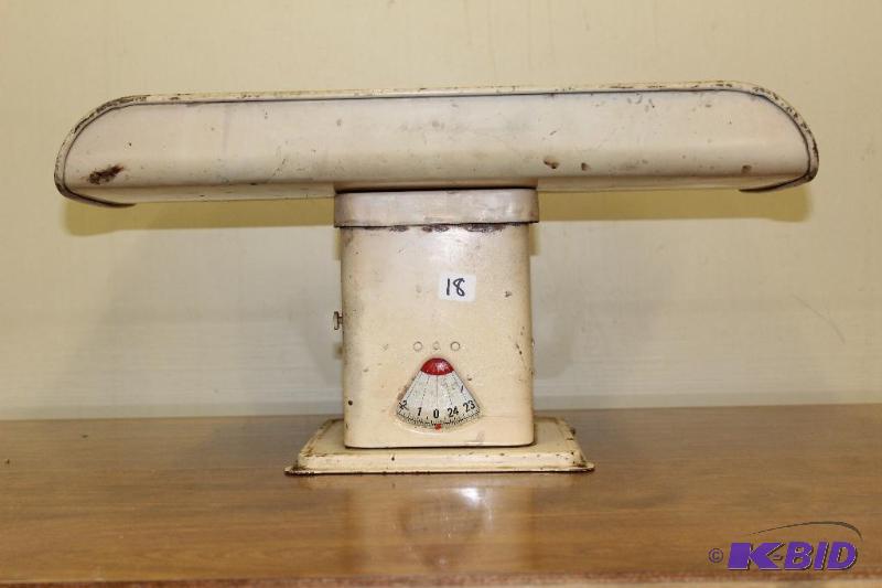 Vintage Scale  Good for Weighing Babies or ot...