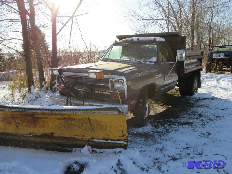 lot 4 image: Year 1988 Make Dodge Model W350 Pickup Veh...