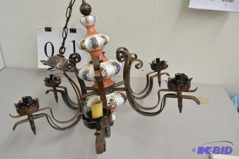 lot 1 image: Vintage light