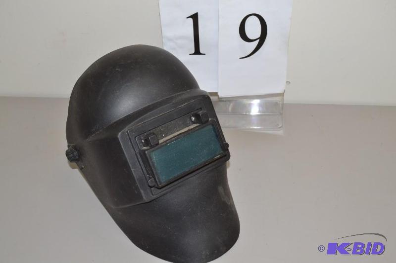 lot 19 image: Welding helmet