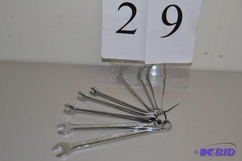 lot 29 image: Craftsman set of wrenches