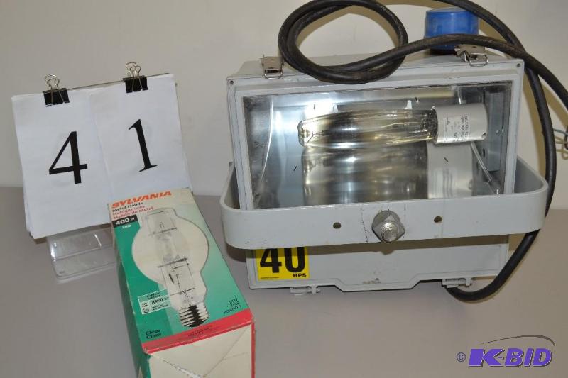 lot 41 image: Outdoor light and Sylvania 400 watt bulb