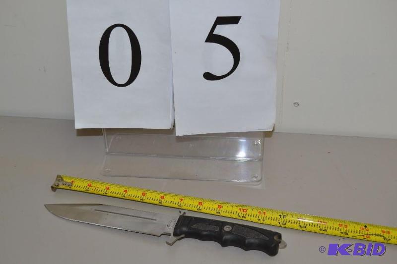 lot 5 image: Knife - Frost Cutlery