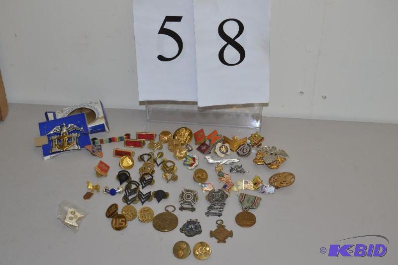 lot 58 image: Assorted pins - some military