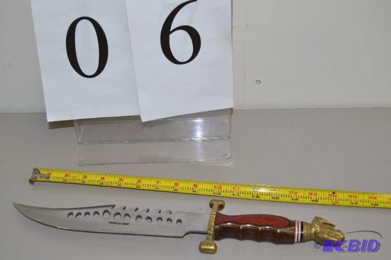 lot 6 image: Knife - Pakistan