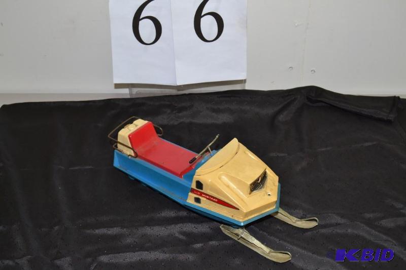 lot 66 image: Polaris Mustang snowmobile