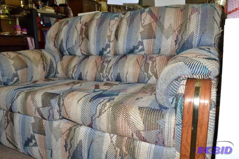 lot 71 image: Loveseat