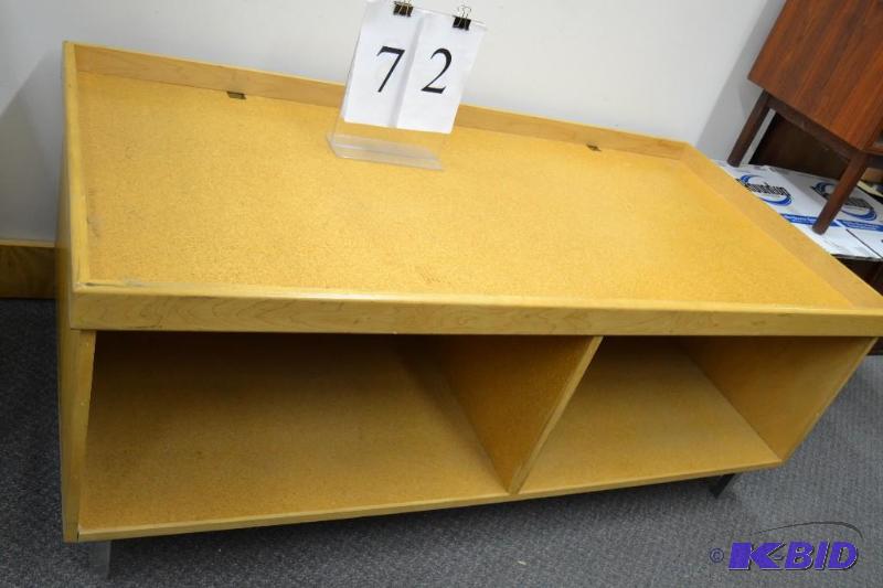 lot 72 image: Crafters table