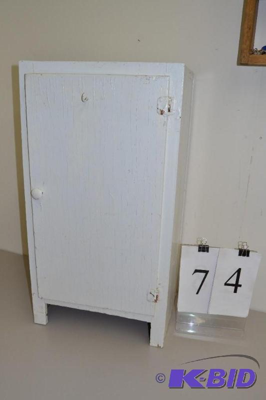 lot 74 image: Wood Cabinet