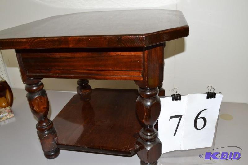 lot 76 image: End table