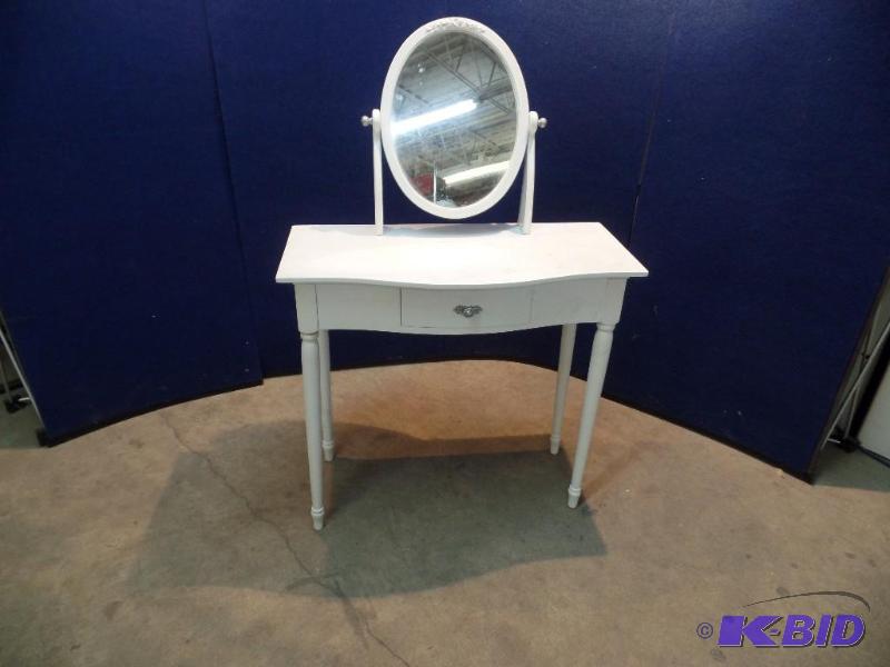 Makeup Stand