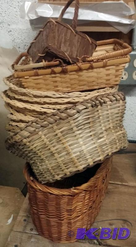 Large lot of wicker baskets...