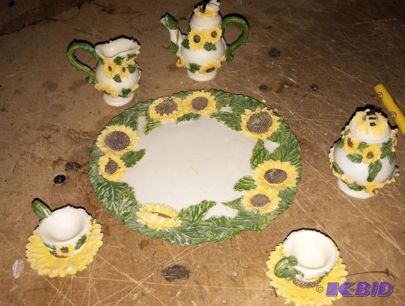 Set of small sunflower tea set...