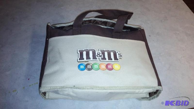 M &amp M Picnic bag with cups and plates...