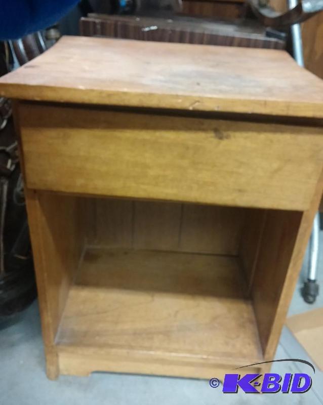 Vintage End table with Drawer...