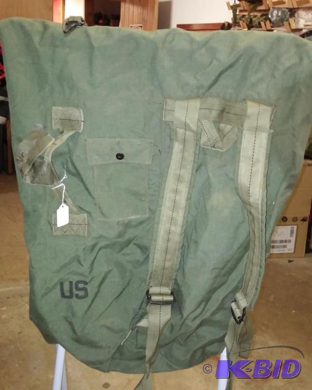 US ARMY DUFFLE BAG...