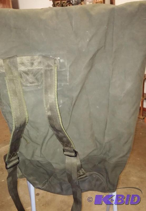 US ARMY DUFFLE BAG...
