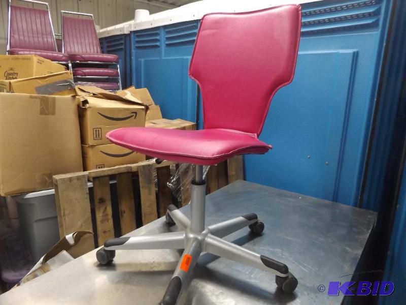lot 172 image: office chair...