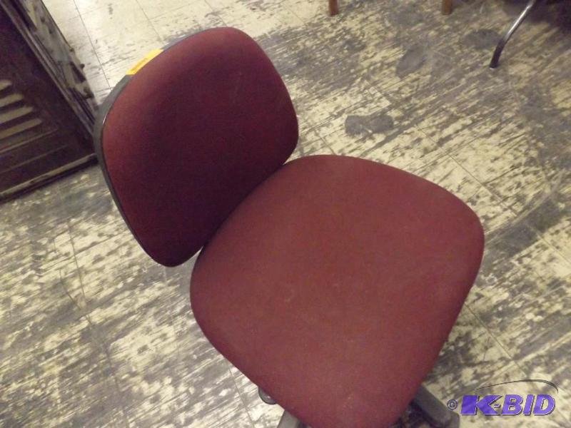 lot 197 image: office chair...