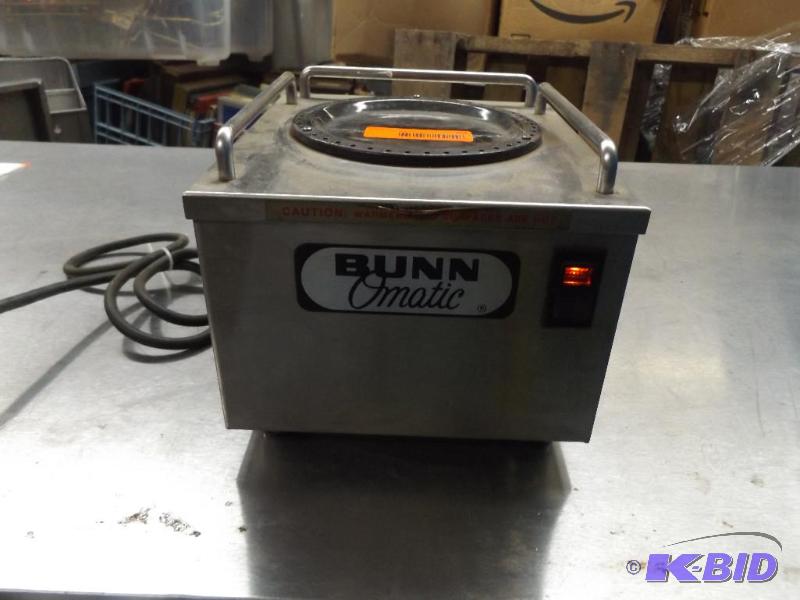 lot 67 image: Bunn Omatic Coffee Pot warmer, works...