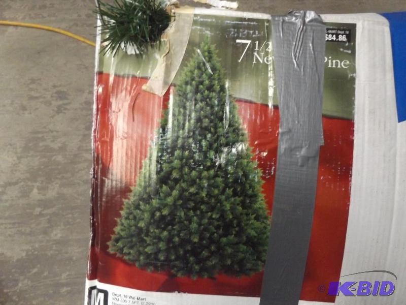 lot 81 image: 7 foot Christmas Tree...