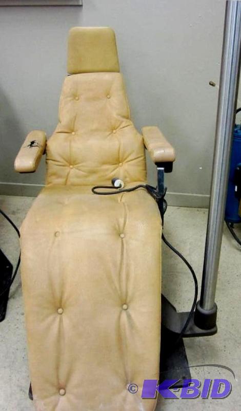 lot 1 image: ARISTOCRAT Dental Chair with light