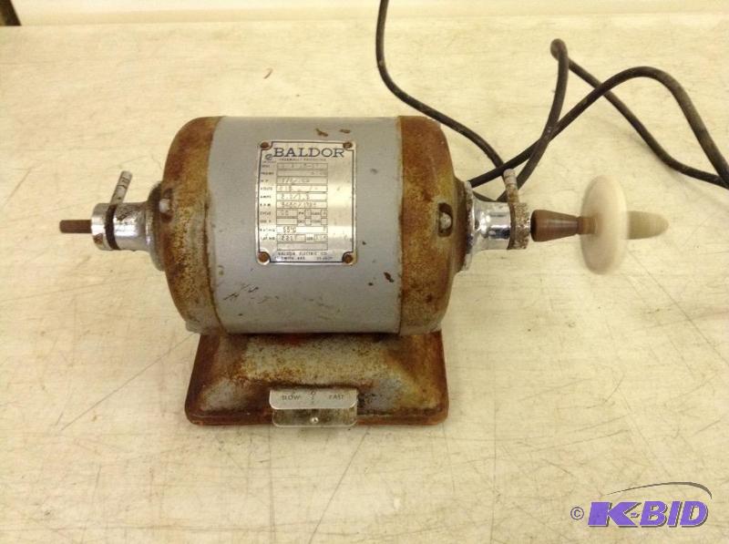 lot 18 image: Baldor polisher