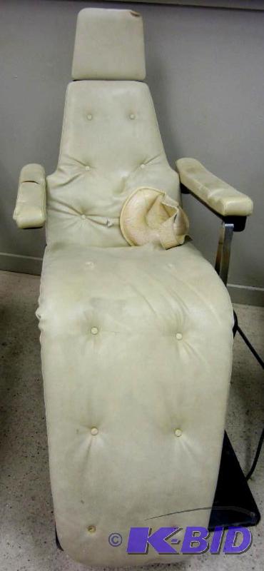 lot 2 image: ARISTOCRAT Dental Chair