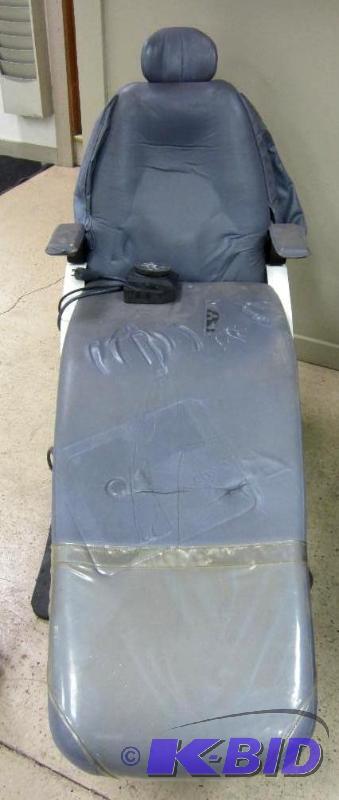 lot 3 image: BELMONT Dental chair