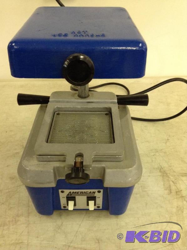 lot 32 image: Dental equipment by American