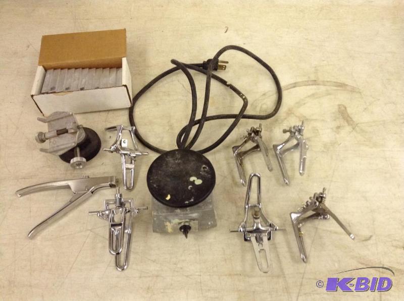 lot 44 image: Lot of Misc Metal Braces and Equipment
