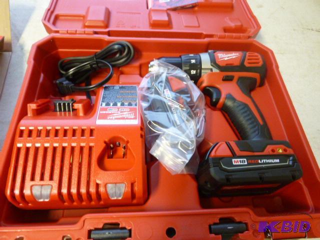 lot 1 image: New Milwaukee Cordless 12 Compact DrillDriv...