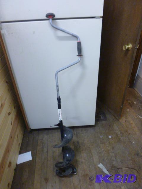lot 123 image: StrikemasterMora Hand Ice Auger 8"...