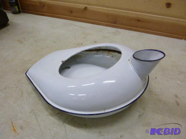 lot 200 image: Enamel Bed Pan...