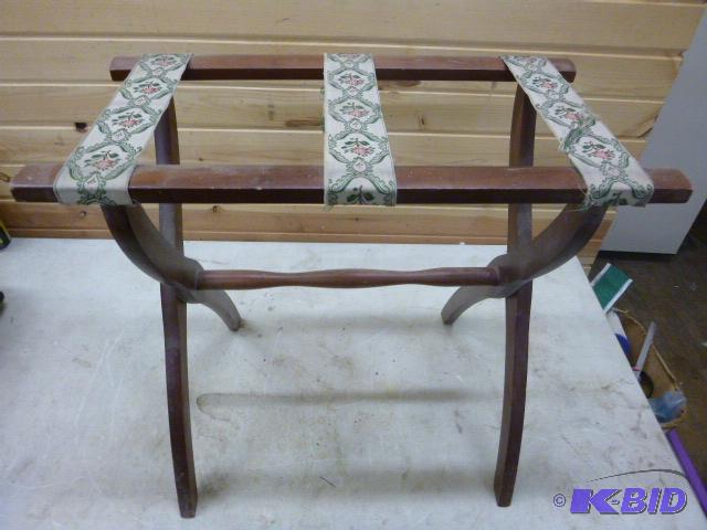 lot 234 image: Luggage Stand...