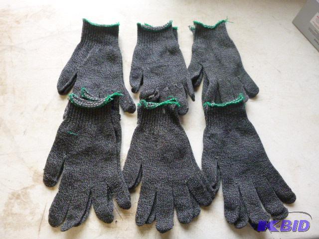 lot 67 image: Size Pair of One Size Fits All Gloves...