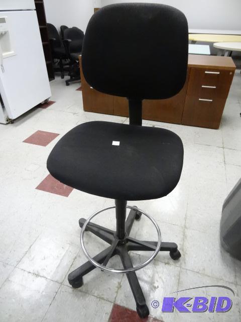 lot 113 image: Adjustable Height Stool on Wheels...