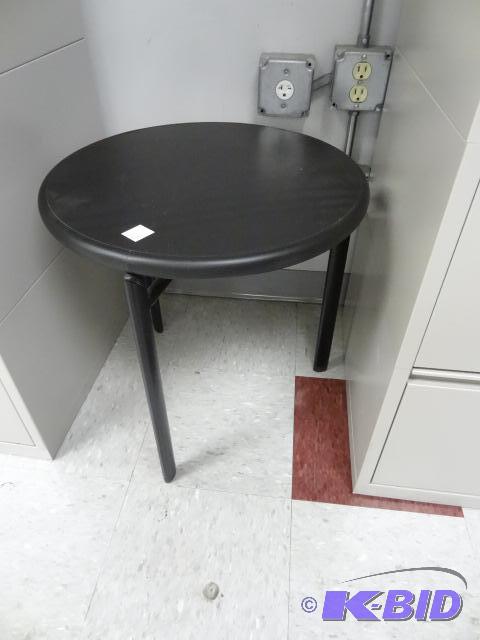 lot 139 image: 20" Round End Table...