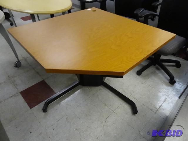 lot 146 image: Electric adjustable height desk. 36 x 36...