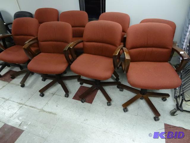 lot 151 image: 8 Matching Office Chairs on Wheels...