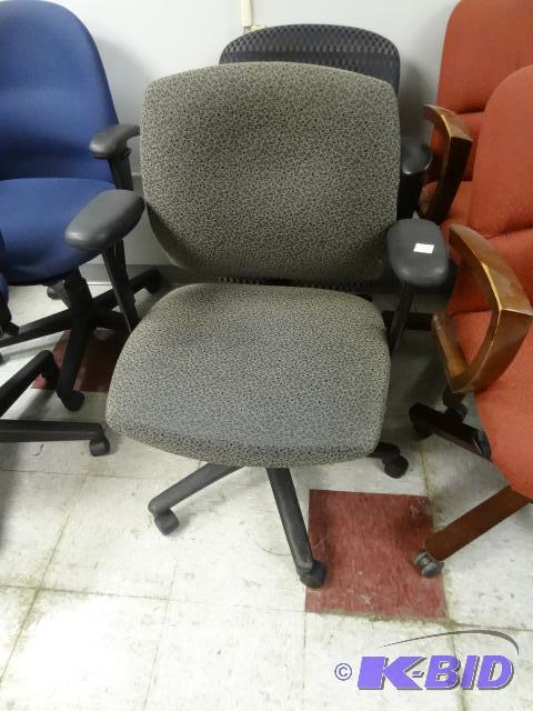 lot 152 image: Office Chair on Wheels...