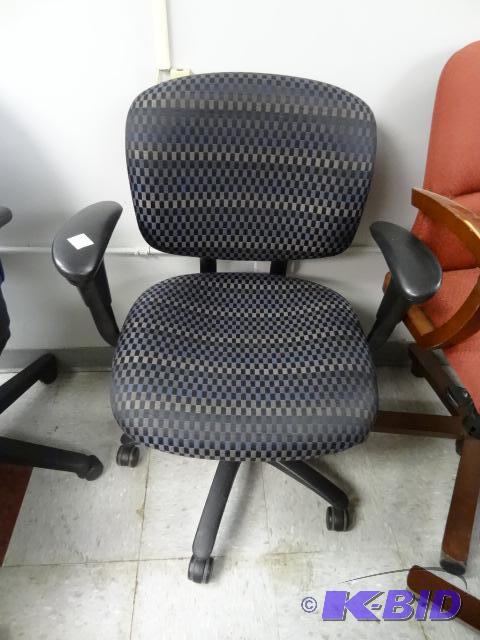 lot 153 image: Office Chair on Wheels...