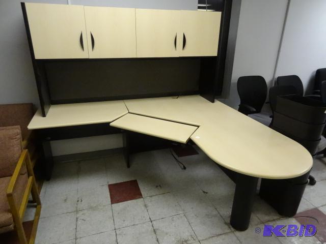 lot 160 image: U Shaped Office Desk with Hutch, 3 Pieces 72 ...
