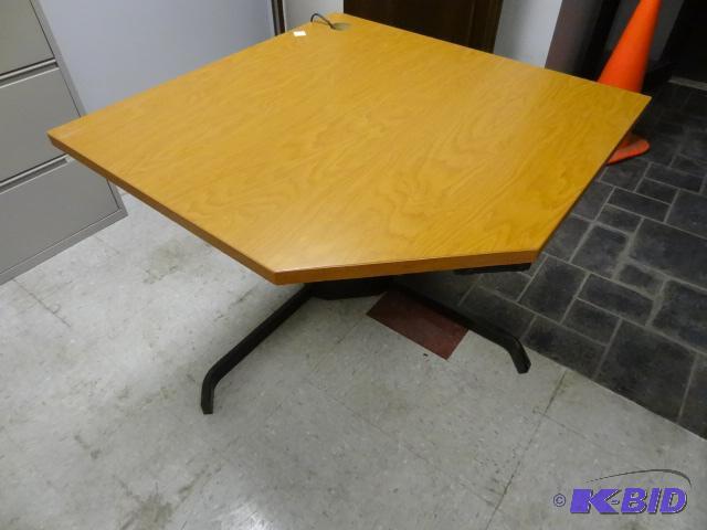 lot 164 image: Electric adjustable height desk. 48 x 48...