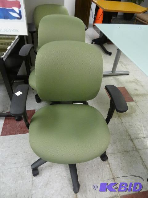lot 177 image: 3 Matching Office Chairs on Wheels...