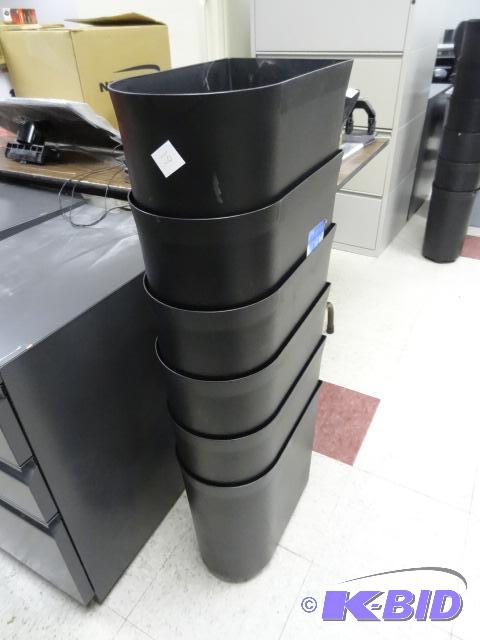 lot 19 image: 6 Plastic Office Waste Baskets...