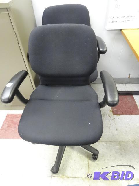 lot 192 image: 2 Matching Office Chairs on Wheels...